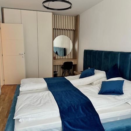Luxury Blue Apartment Iasi Exterior foto